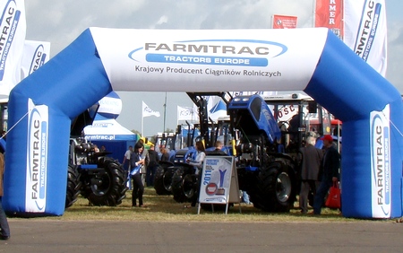farmtrac 7110 na agro show 2011 2 Oficjalny debiut ciągników rolniczych Farmtrac 7100 DT i 7110 DT