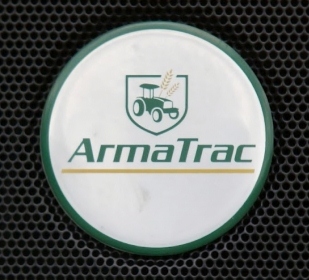 armatrac logo Crystal Traktor generalnym dystrybutorem ciągników Arma Trac w Polsce.