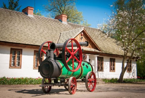 lokomobila Najstarsza sprawna lokomobila parowa w Polsce w ciechanowieckim Muzeum